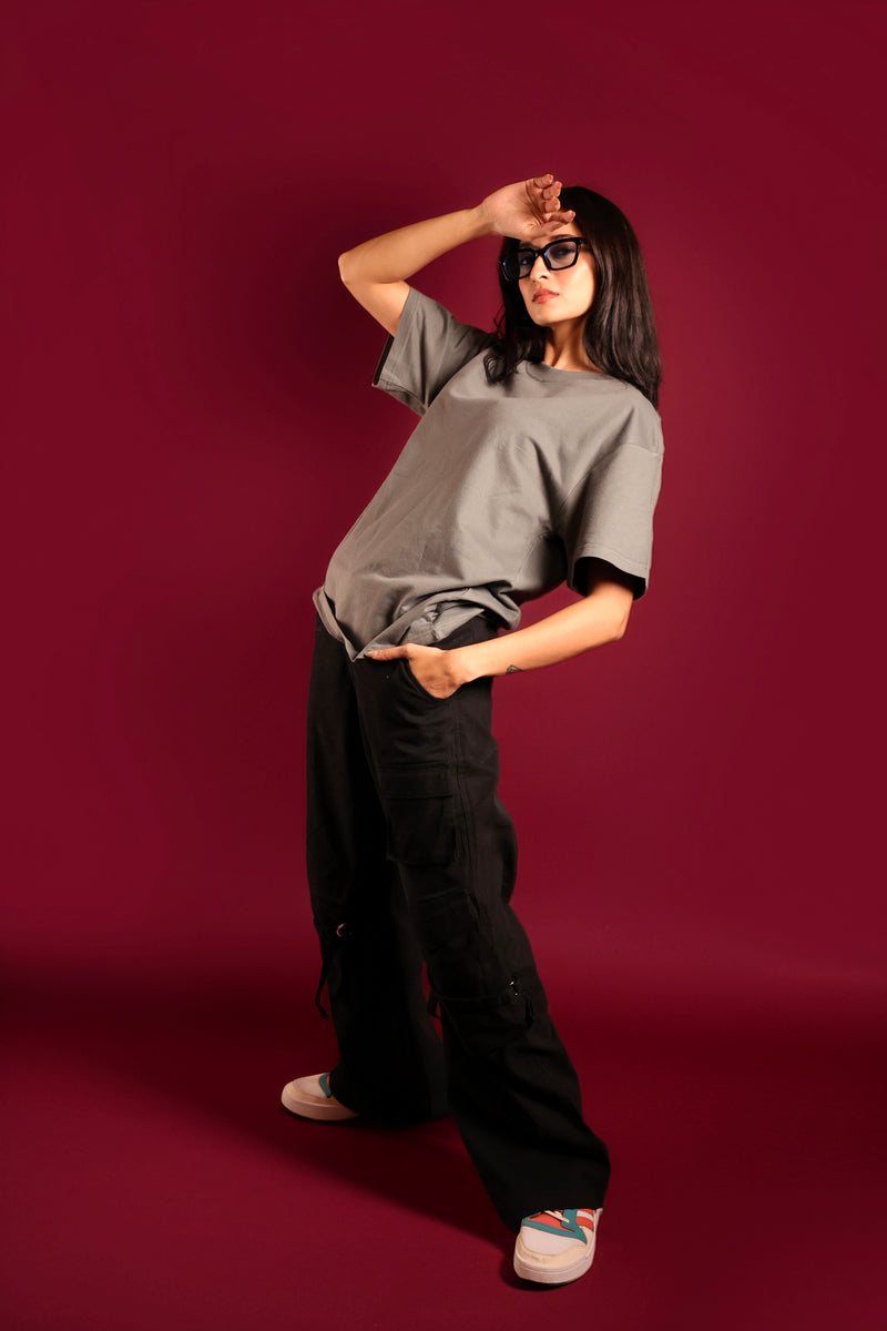 Steel grey streetwear t-shirt styled with cargo pants – Psypher India