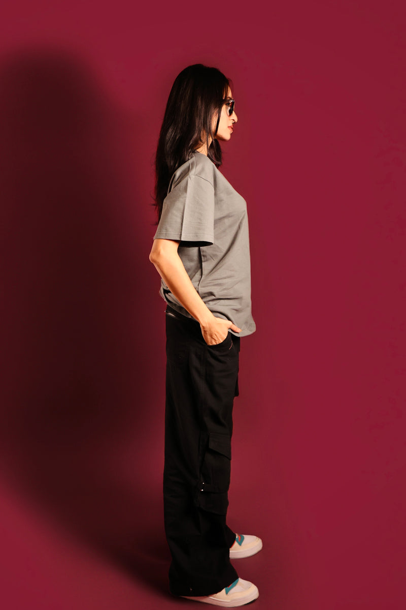 Close-up of fabric and drop-shoulder fit – steel grey t-shirt by Psypher